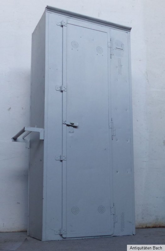 Antiker Metallspind,Stahlschrank,Steel Eisen,Iron, Kleiderschrank,Spind