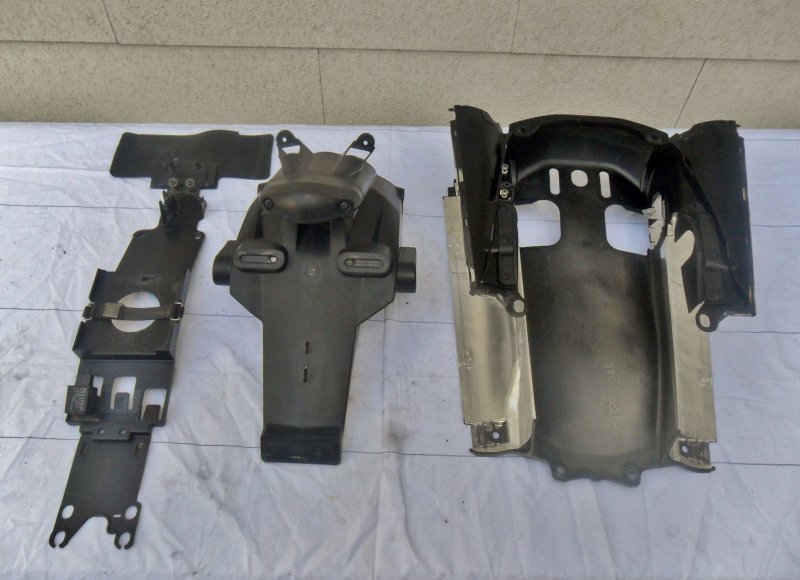 Heck Verkleidung Innenabdeckung Spritzschutz fairing Yamaha MT 01