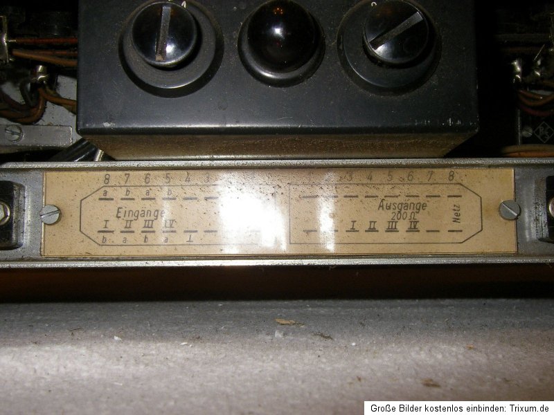 The upper photo show two identical amplifier. For sale in this auction