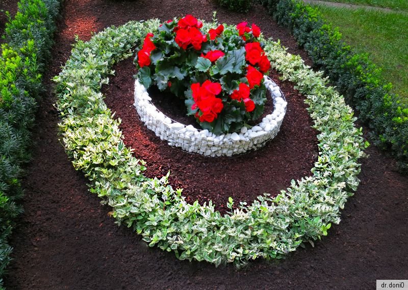 BLUMENTOPF FRIEDHOF GRABGESTALTUNG GRABSCHMUCK BLUMENSCHALE GRABSCHALE STEINKORB