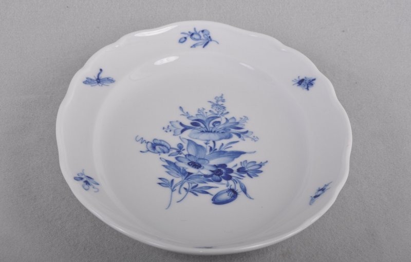 Meissen Blaue Blumen und Insekten, ovale Platte, 1.Wahl, 26,5 cm