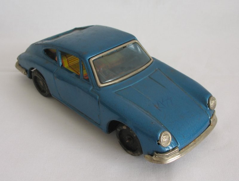 Alter blauer Porsche Yone Japan