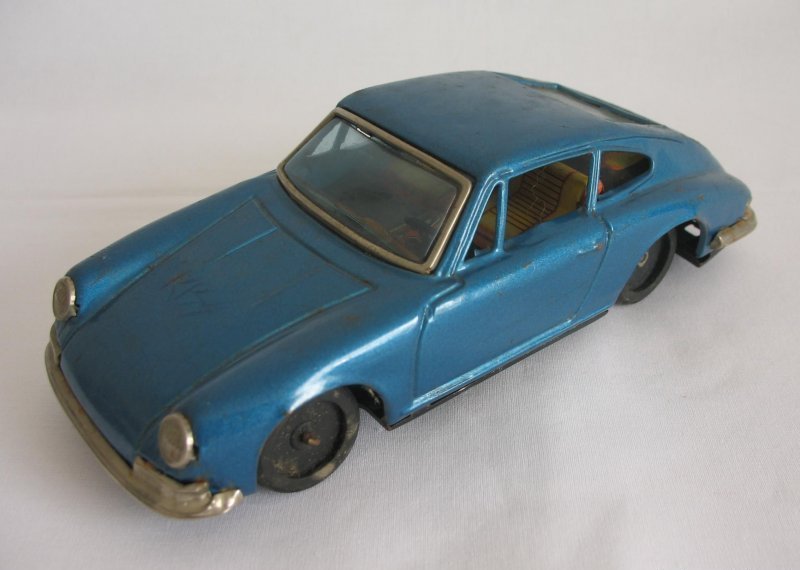 Alter blauer Porsche Yone Japan