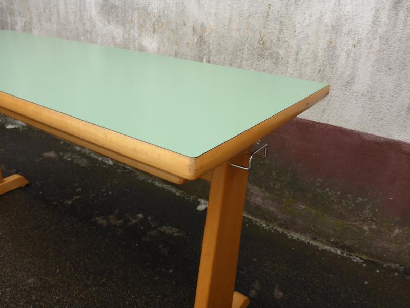 alter Schultisch für Kinder Schreibtisch Tisch Kindertisch alte