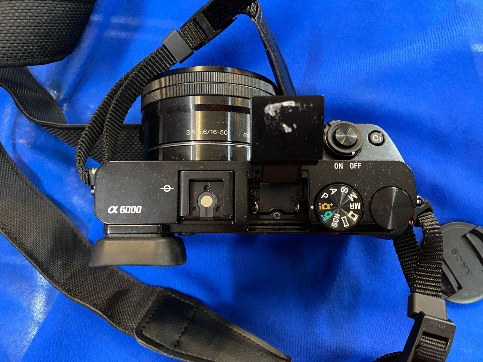 【SONY】α6000 ILCE-6000 + E SELP1650 Sony ILCE-6000L E-mount Camera with APS-C Sensor + SELP1650 Lens