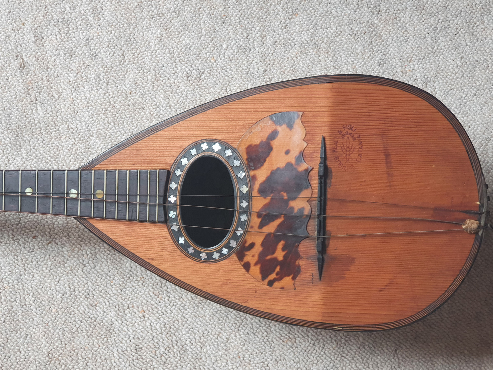 Old Italian mandolin w. inlays! 